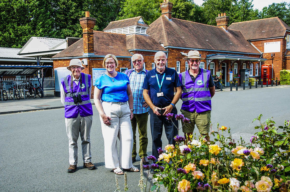 MP Zoe Franklin Visits Horsley and Effingham Junction Stations